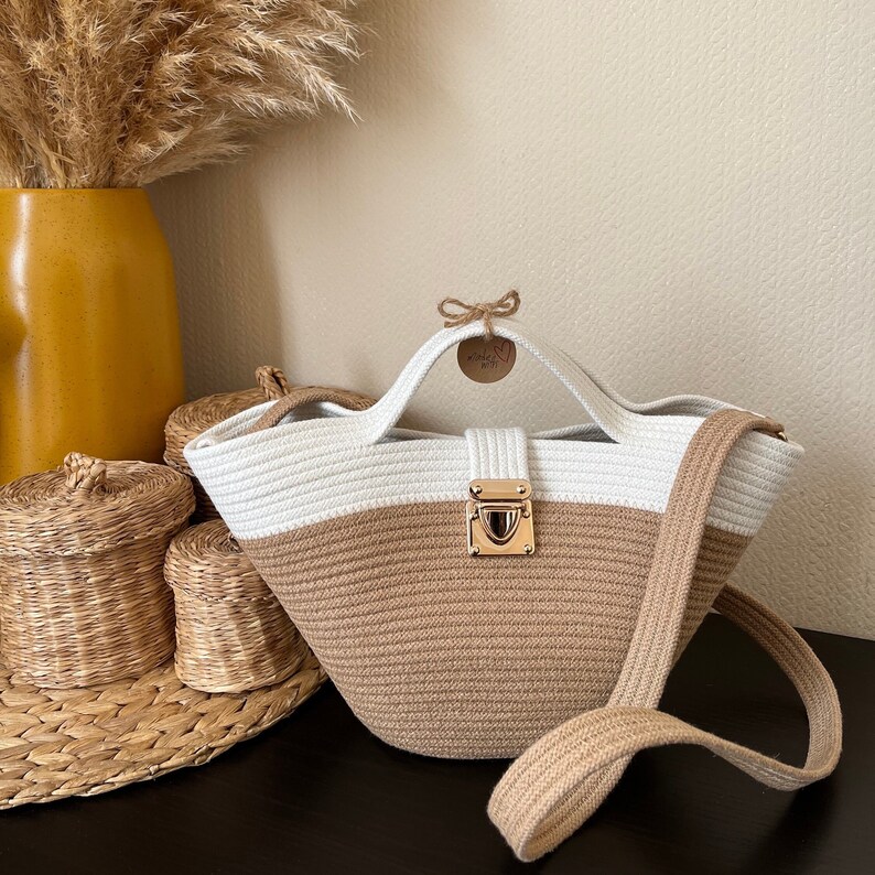 Cane Sling Bag With Clasp - Natural Fs